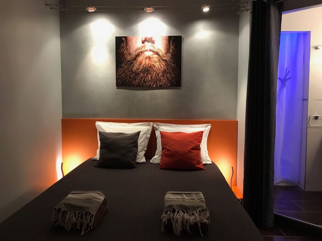 Enzo chambres hotes gay uchaud montpellier nimes