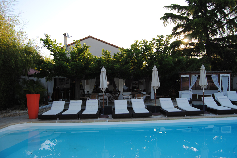 piscine uchaud chambres hote gay vacances