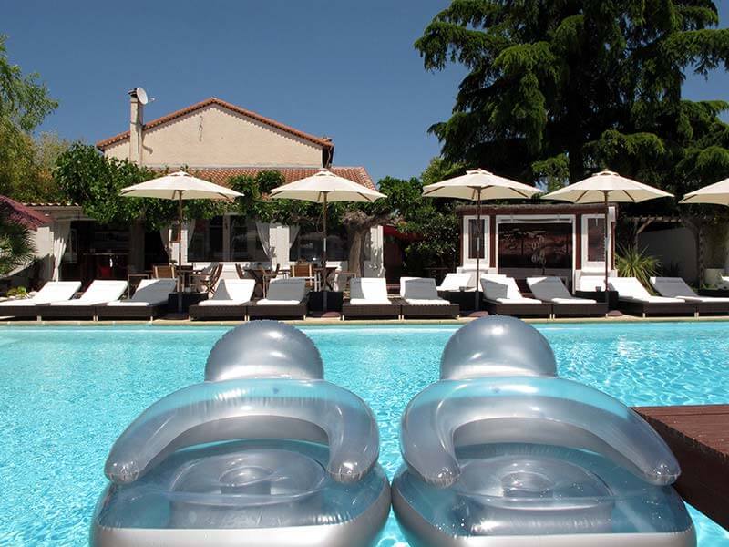 piscine uchaud chambres hote gay12