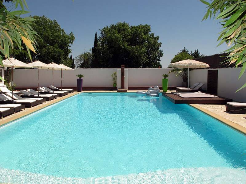piscine uchaud chambres hote gay13