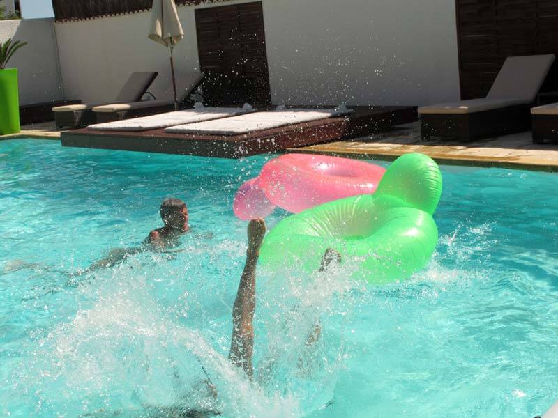 piscine uchaud chambres hote gay16