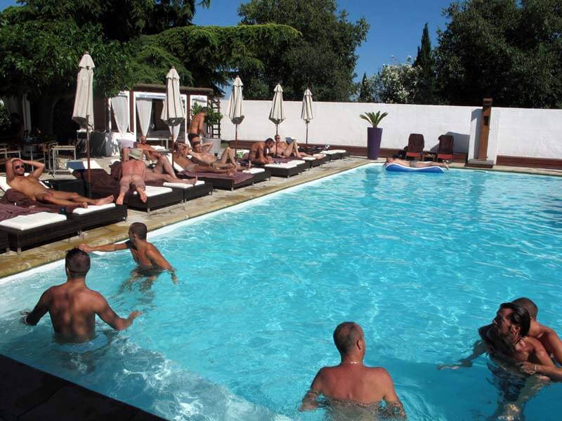 piscine uchaud chambres hote gay18