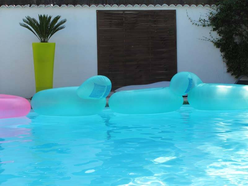 piscine uchaud chambres hote gay37