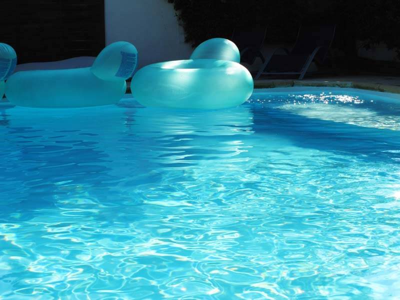 piscine uchaud chambres hote gay38